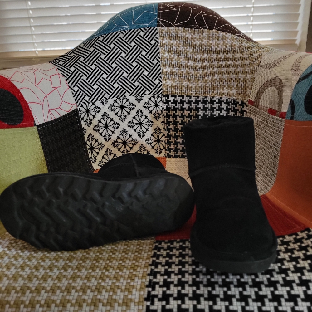 BearPaw Black Winter Boots